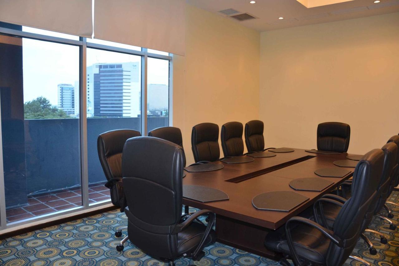Courtyard By Marriott Guayaquil Otel Dış mekan fotoğraf