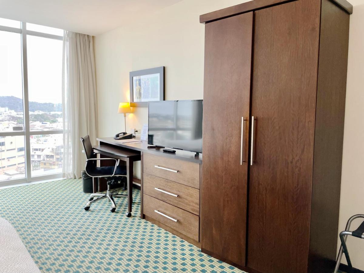 Courtyard By Marriott Guayaquil Otel Dış mekan fotoğraf