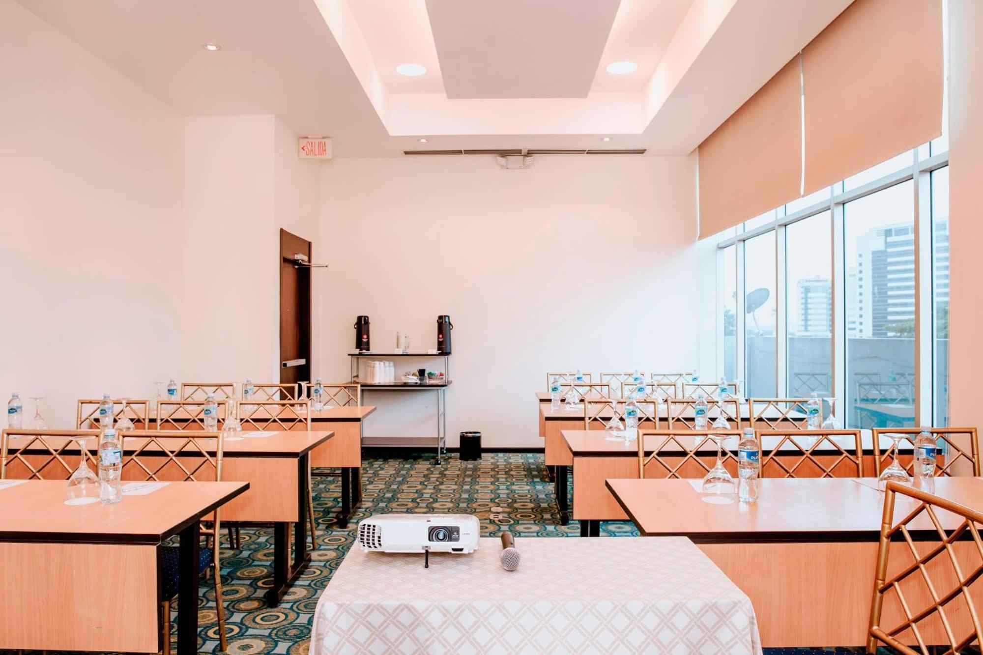 Courtyard By Marriott Guayaquil Otel Dış mekan fotoğraf